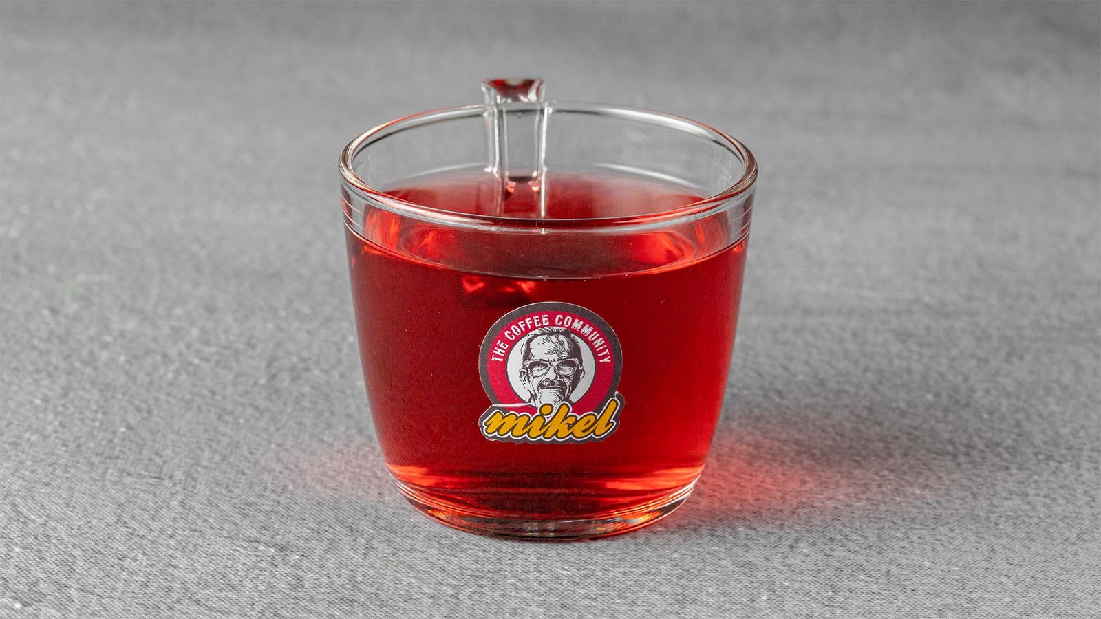 Hot τσάι του βουνού με εσπεριδοειδή